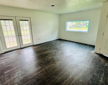 706 Rockdale Road - Photo Thumbnail 5