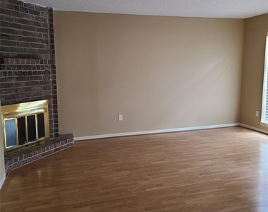 14389 Misty Meadow Lane - Photo Thumbnail 10