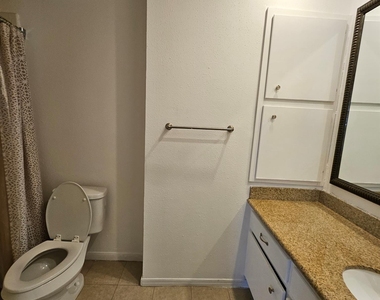 712 Augusta Drive - Photo Thumbnail 9