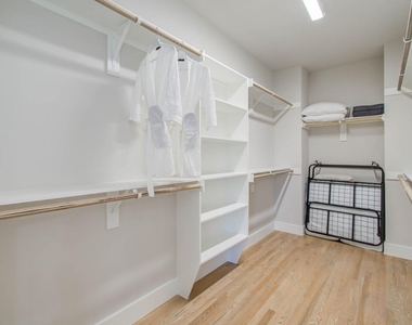 5215 Noble Street - Photo Thumbnail 29