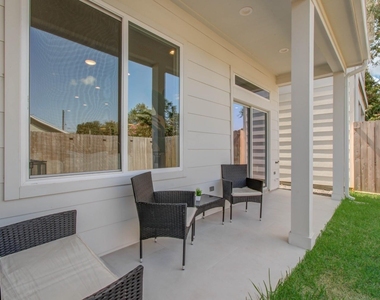 5215 Noble Street - Photo Thumbnail 10