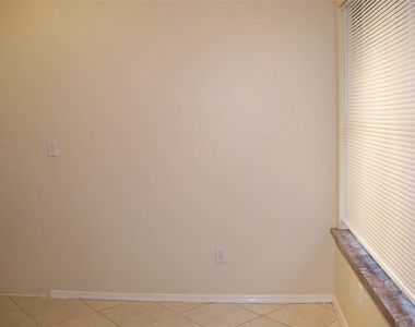 2617 Knoxville Drive - Photo Thumbnail 5