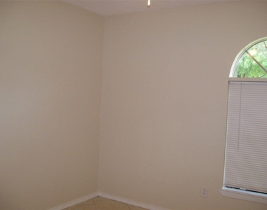 2617 Knoxville Drive - Photo Thumbnail 7