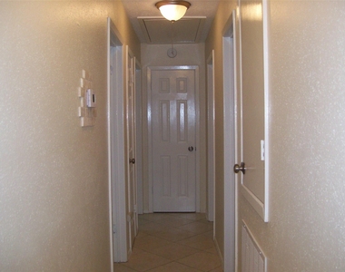 2617 Knoxville Drive - Photo Thumbnail 6