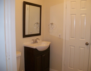 2617 Knoxville Drive - Photo Thumbnail 11