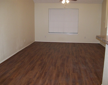 2617 Knoxville Drive - Photo Thumbnail 3