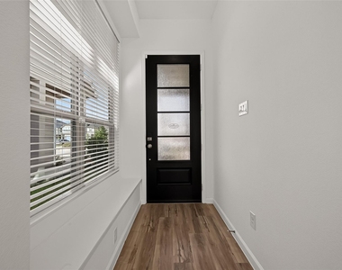 5558 Amber Brook Lane - Photo Thumbnail 9