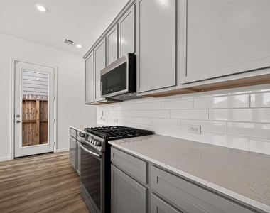 5558 Amber Brook Lane - Photo Thumbnail 18
