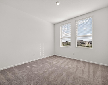 5558 Amber Brook Lane - Photo Thumbnail 4