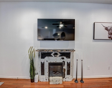 1815 Lewis Street - Photo Thumbnail 6