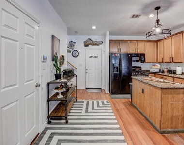 1815 Lewis Street - Photo Thumbnail 9