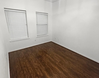 1815 Lewis Street - Photo Thumbnail 14