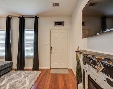 1815 Lewis Street - Photo Thumbnail 2