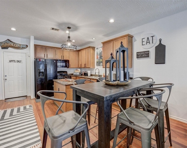 1815 Lewis Street - Photo Thumbnail 8