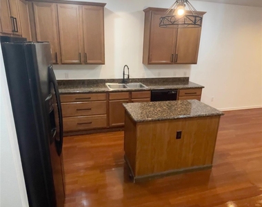 1815 Lewis Street - Photo Thumbnail 6