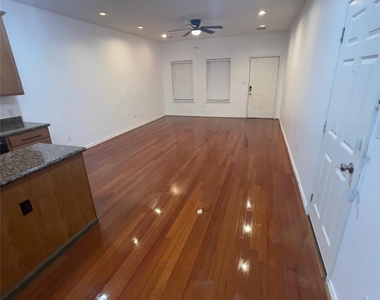 1815 Lewis Street - Photo Thumbnail 3