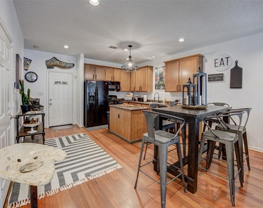 1815 Lewis Street - Photo Thumbnail 7