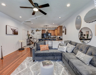 1815 Lewis Street - Photo Thumbnail 5