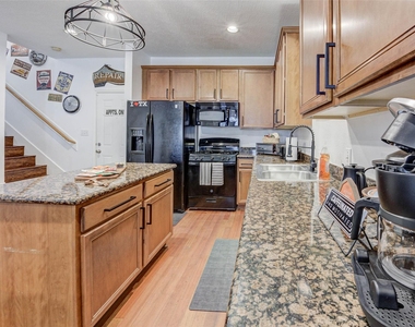 1815 Lewis Street - Photo Thumbnail 12
