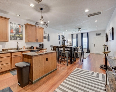 1815 Lewis Street - Photo Thumbnail 16