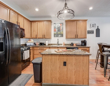 1815 Lewis Street - Photo Thumbnail 14