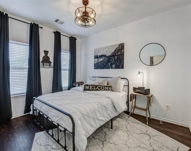 1815 Lewis Street - Photo Thumbnail 20