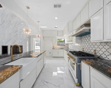 5230 Meadow Forest Lane - Photo Thumbnail 21