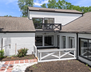 5230 Meadow Forest Lane - Photo Thumbnail 4