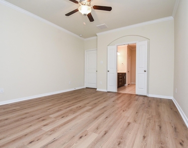 18618 Weeping Spring Drive - Photo Thumbnail 16