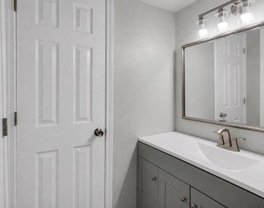 122 E Crosstimbers Street - Photo Thumbnail 10