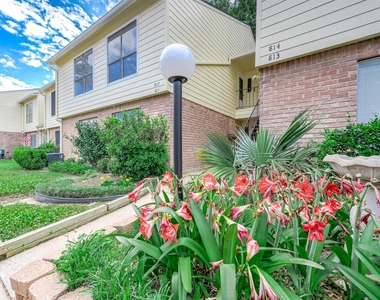 14515 Wunderlich Drive - Photo Thumbnail 2