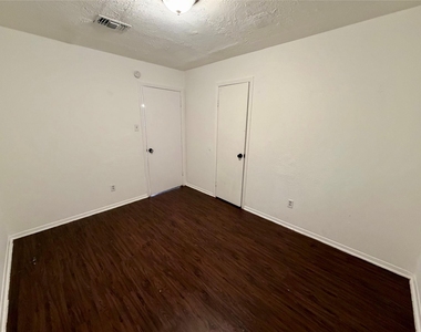 12818 Segrest Drive - Photo Thumbnail 7
