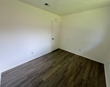 12818 Segrest Drive - Photo Thumbnail 9