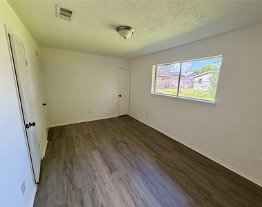 12818 Segrest Drive - Photo Thumbnail 10