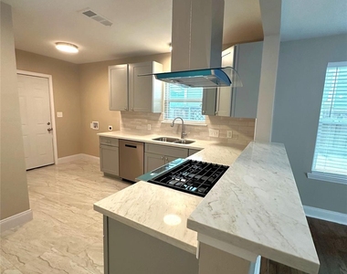 1209 Cordell Street - Photo Thumbnail 4