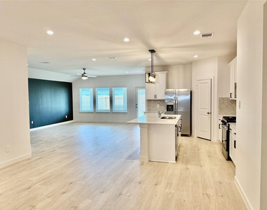 30406 Canterbury Fields Drive - Photo Thumbnail 13