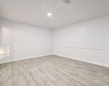 3918 Cypressdale Drive - Photo Thumbnail 9