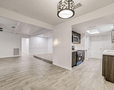 3918 Cypressdale Drive - Photo Thumbnail 16