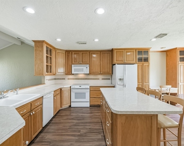 23227 Briarcreek Boulevard - Photo Thumbnail 8