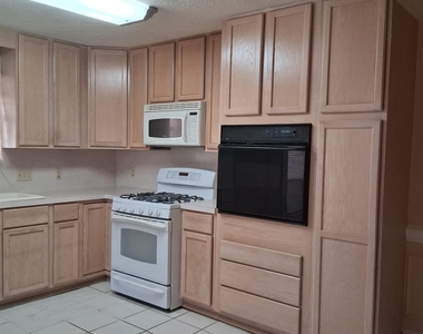 12323 W Bellfort Street - Photo Thumbnail 5