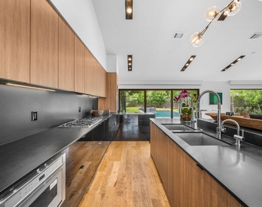 10 Inwood Oaks Drive - Photo Thumbnail 16