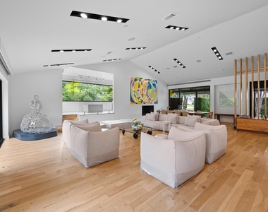 10 Inwood Oaks Drive - Photo Thumbnail 9