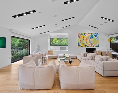 10 Inwood Oaks Drive - Photo Thumbnail 8