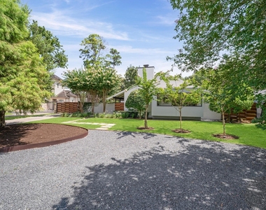 10 Inwood Oaks Drive - Photo Thumbnail 2