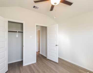10703 Sunlit Street - Photo Thumbnail 13
