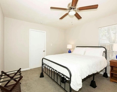 1407 E 35th Street - Photo Thumbnail 20