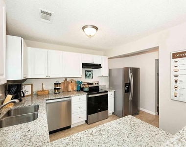 1407 E 35th Street - Photo Thumbnail 8