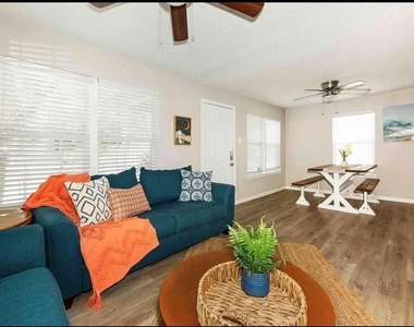1407 E 35th Street - Photo Thumbnail 1