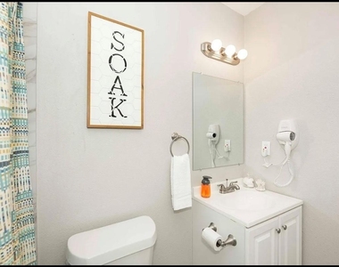 1407 E 35th Street - Photo Thumbnail 16