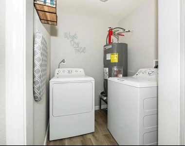 1407 E 35th Street - Photo Thumbnail 24